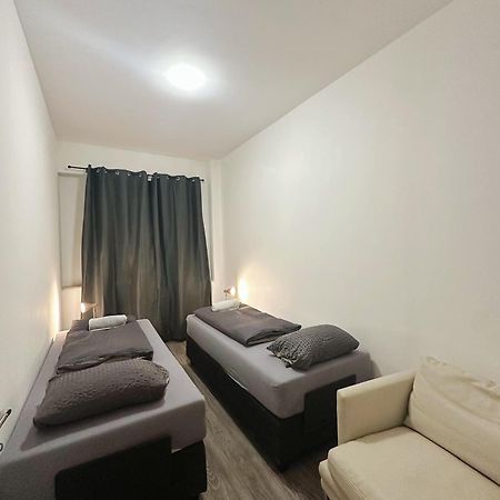 Апартаменты 2Schlafenzimmer 5Betten Montuerwhonung Дюссельдорф Экстерьер фото