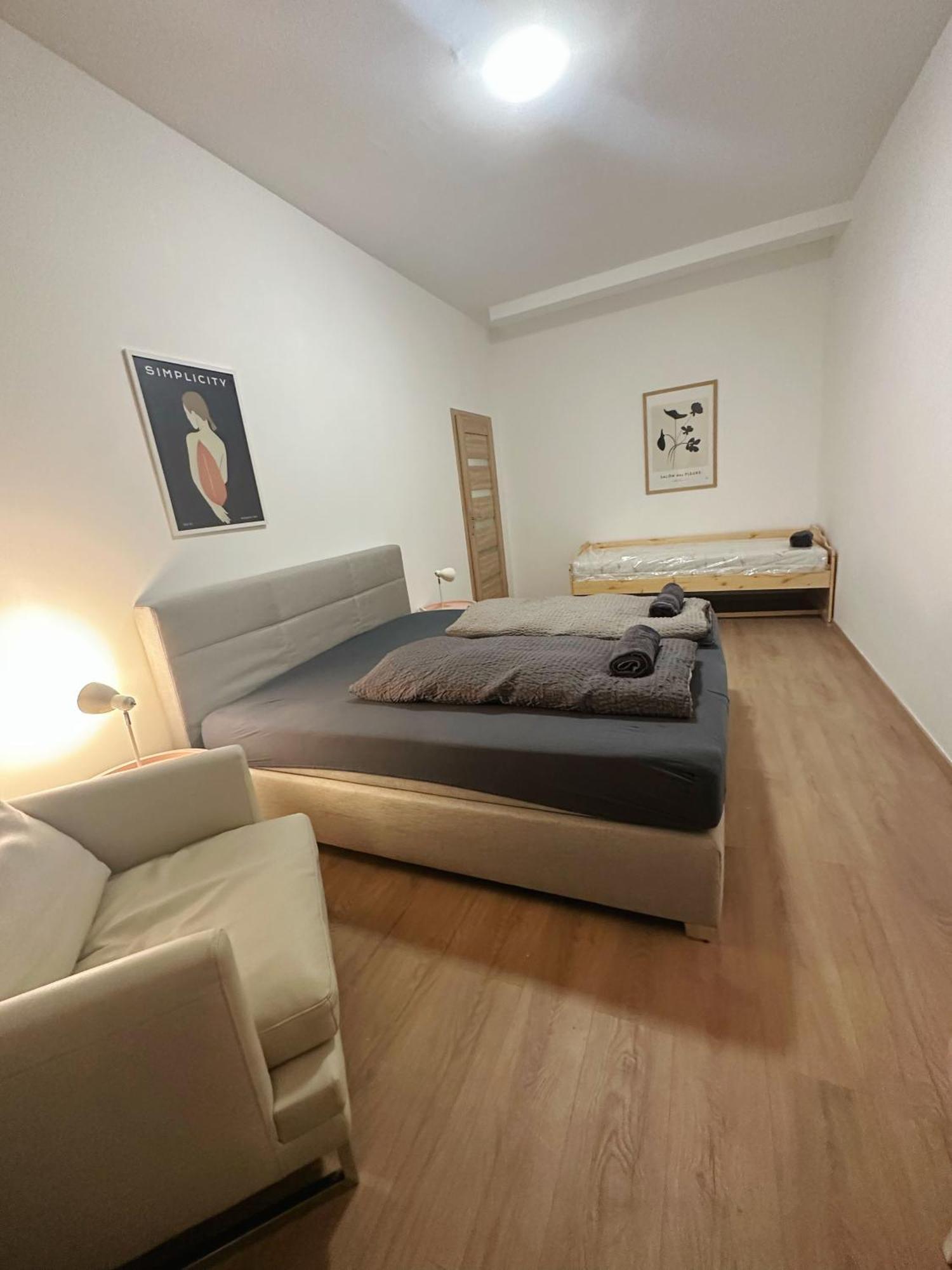 Апартаменты 2Schlafenzimmer 5Betten Montuerwhonung Дюссельдорф Экстерьер фото