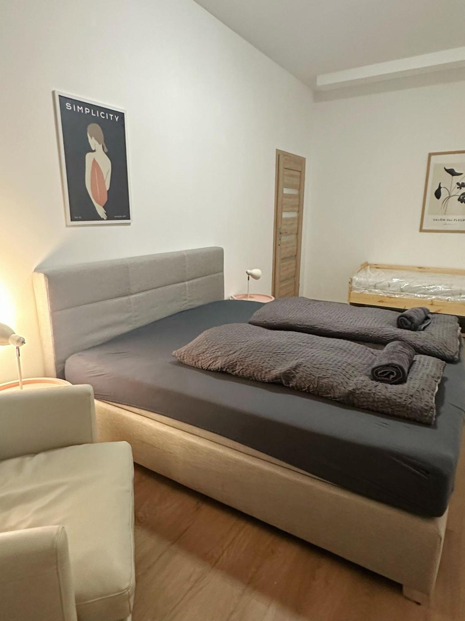 Апартаменты 2Schlafenzimmer 5Betten Montuerwhonung Дюссельдорф Экстерьер фото
